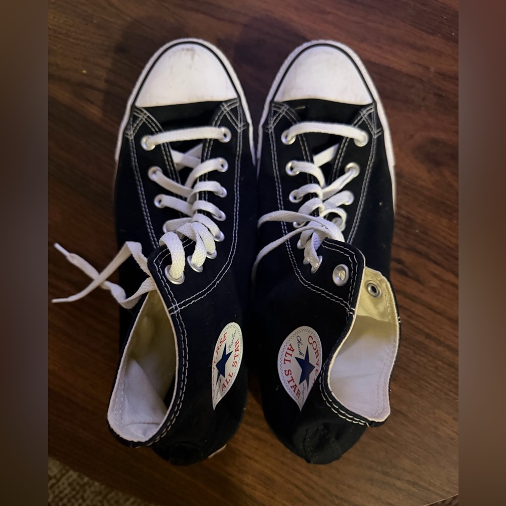 EUC Men’s Converse High Tops - Picture 2 of 2